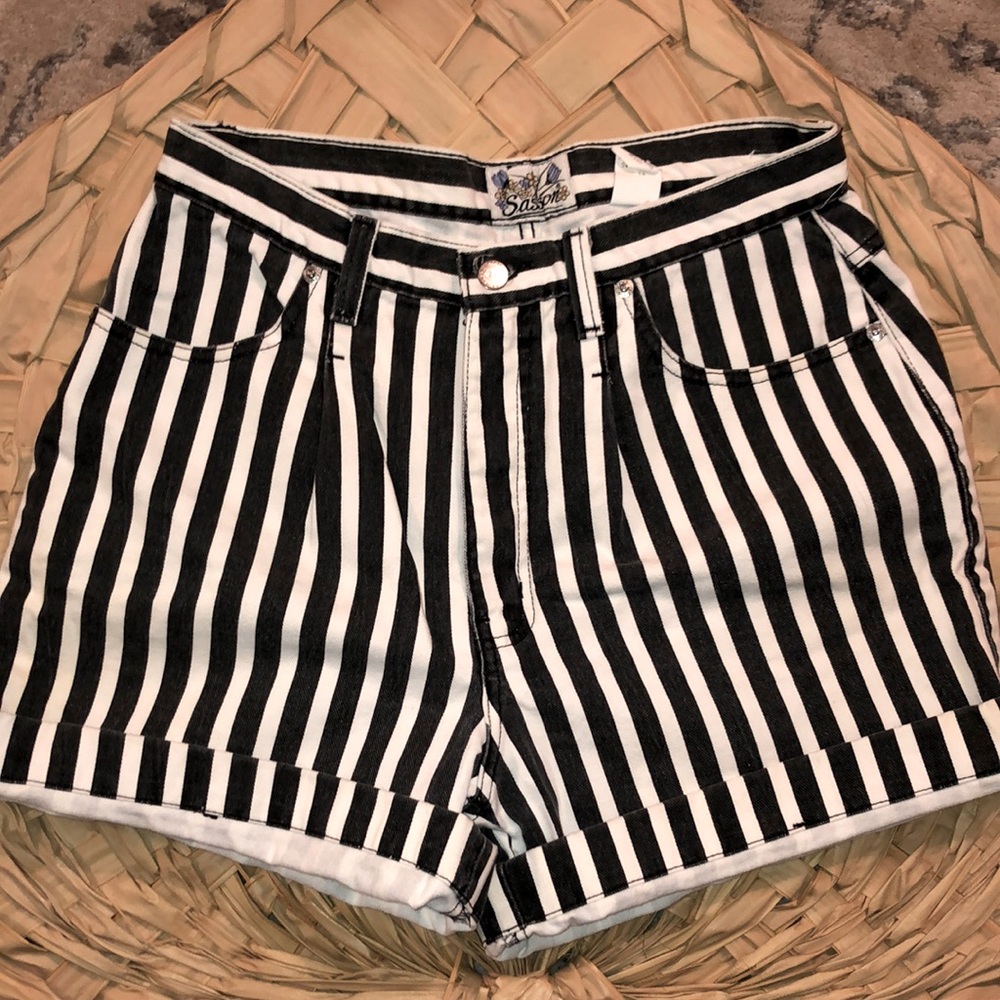 SOLD-Vintage high waisted/pleated SASSON shorts